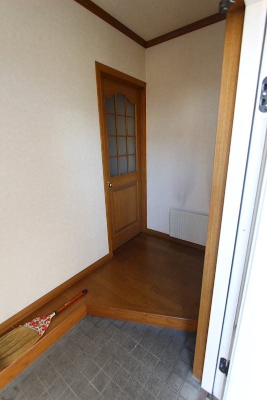 新生町７７番　戸建て 現地写真（玄関）