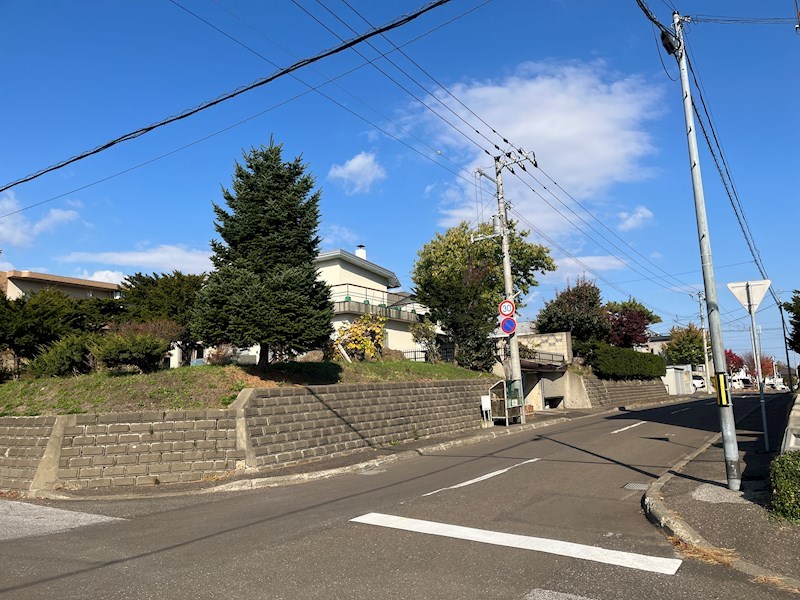 北３条東６丁目２番　土地 現地写真（前面道路含む現地写真）