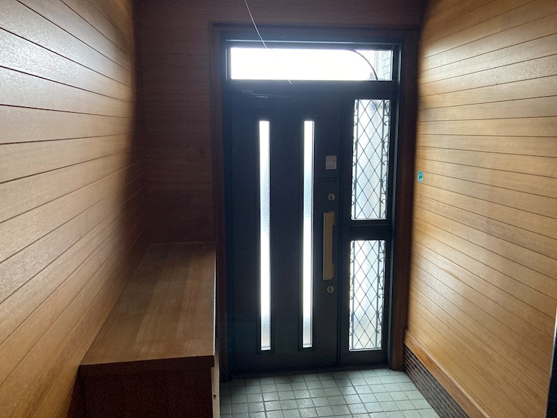 東三輪１丁目９１番　戸建て 現地写真（玄関）