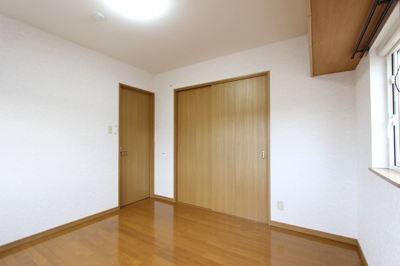 緑ヶ丘１丁目２３番　共同住宅 内観写真（リビング以外の居室）