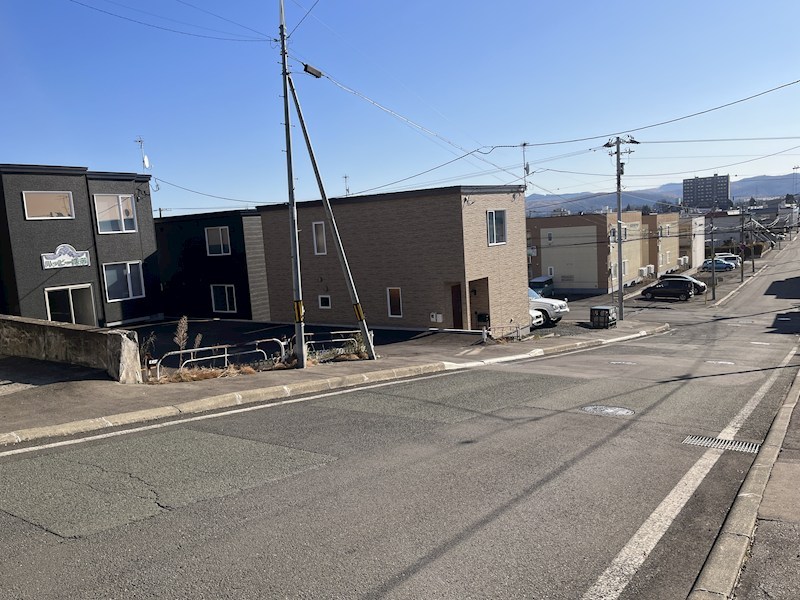 美芳町３丁目４番　共同住宅 現地写真（駐車場）
