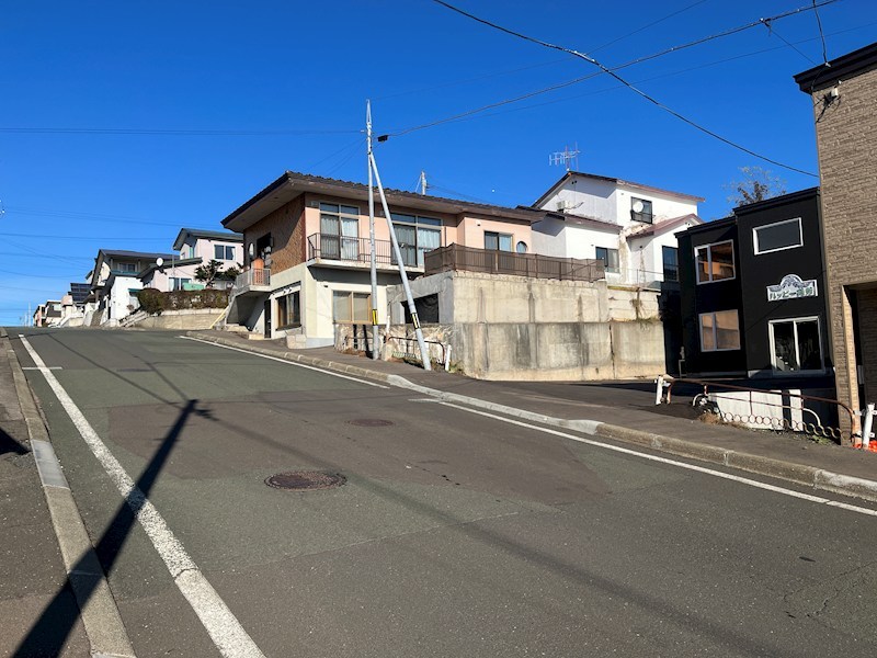 美芳町３丁目４番　共同住宅 現地写真（駐車場）