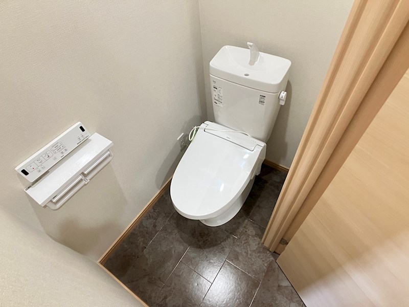 美芳町３丁目４番　共同住宅 内観写真（トイレ）