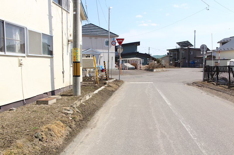 美幌町字栄町４丁目１１番　土地 現地写真（前面道路含む現地写真）