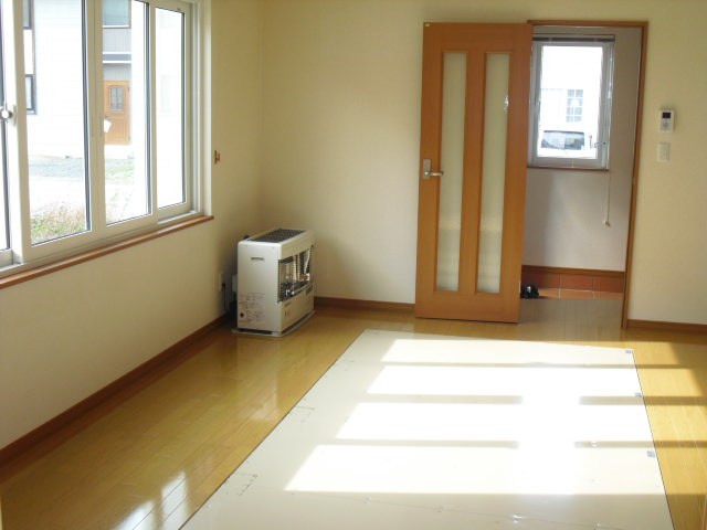 川東５６番　戸建て 内観写真（リビング）