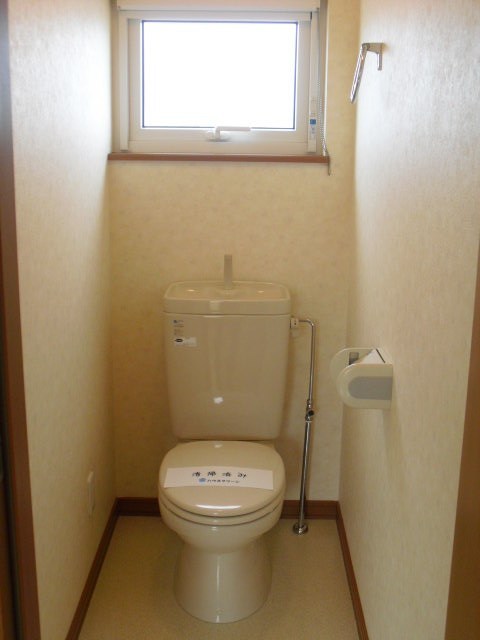 川東５６番　戸建て 内観写真（トイレ）
