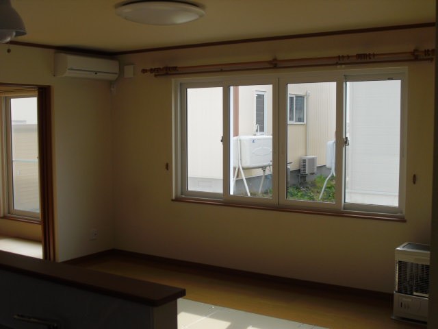 川東５６番　戸建て 内観写真（リビング）