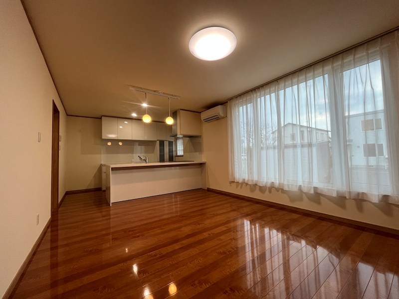 とん田西町２１７番　戸建て 内観写真（リビング）