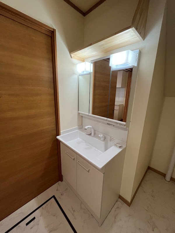 とん田西町２１７番　戸建て 内観写真（洗面台・洗面所）