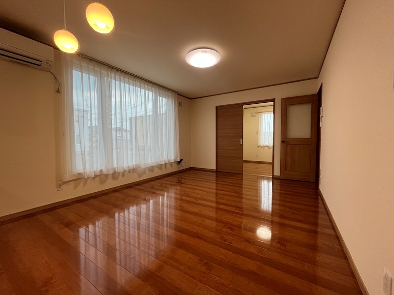 とん田西町２１７番　戸建て 内観写真（リビング）
