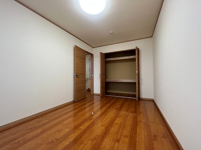 とん田西町２１７番　戸建て 内観写真（リビング以外の居室）