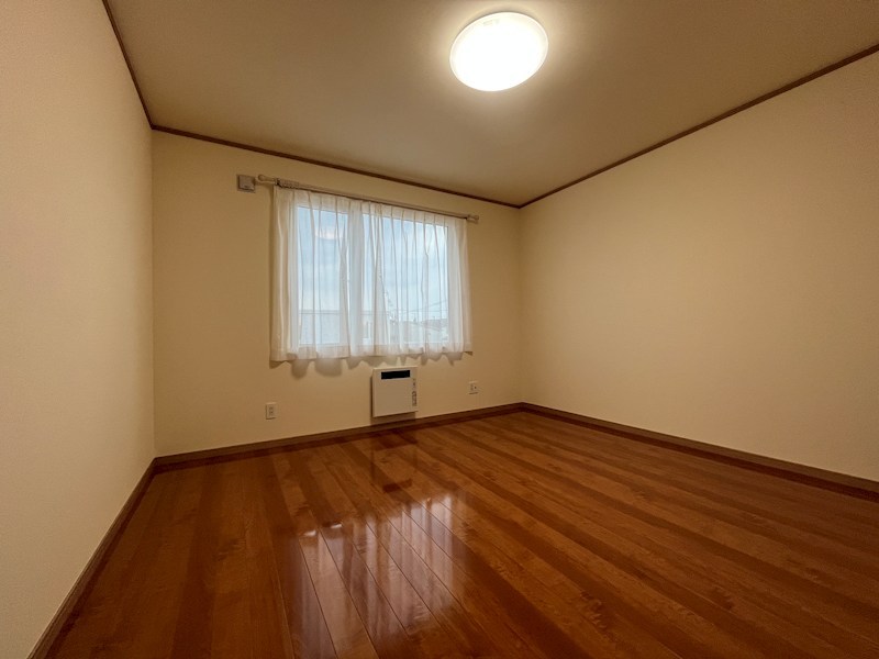 とん田西町２１７番　戸建て 内観写真（リビング以外の居室）