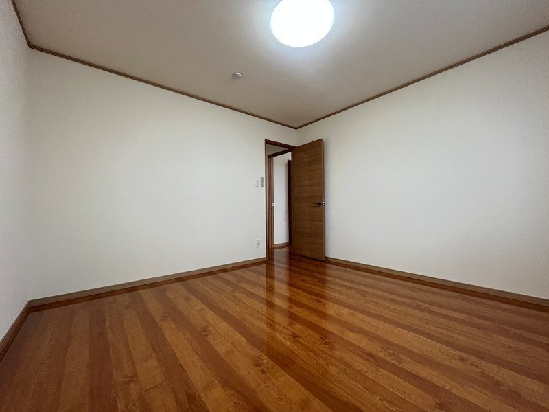 とん田西町２１７番　戸建て 内観写真（リビング以外の居室）