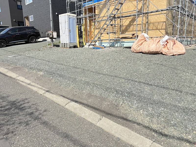 高栄東町４丁目１６４番　戸建て 現地写真（駐車場）