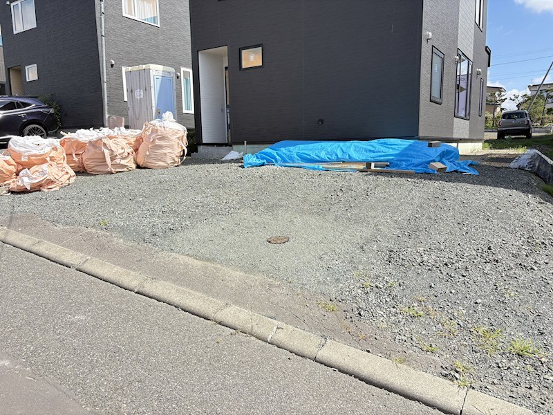 高栄東町４丁目１６４番　戸建て 現地写真（駐車場）