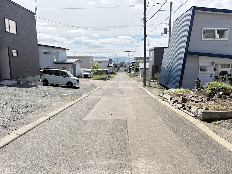 高栄東町４丁目１６４番　戸建て 現地写真（前面道路含む現地写真）