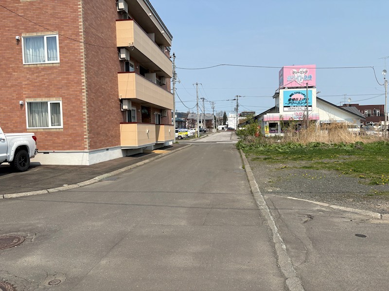 栄町１丁目９番　土地 現地写真（前面道路含む現地写真）