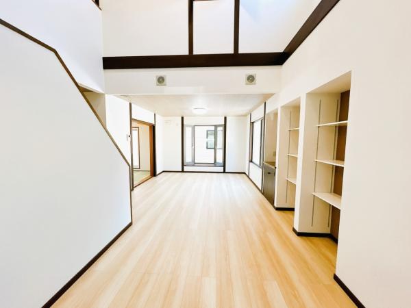 美芳町６丁目２番　戸建て 内観写真（リビング）