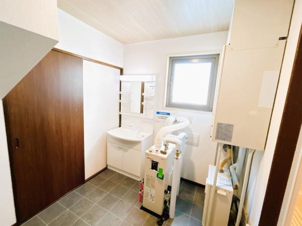 美芳町６丁目２番　戸建て 内観写真（洗面台・洗面所）