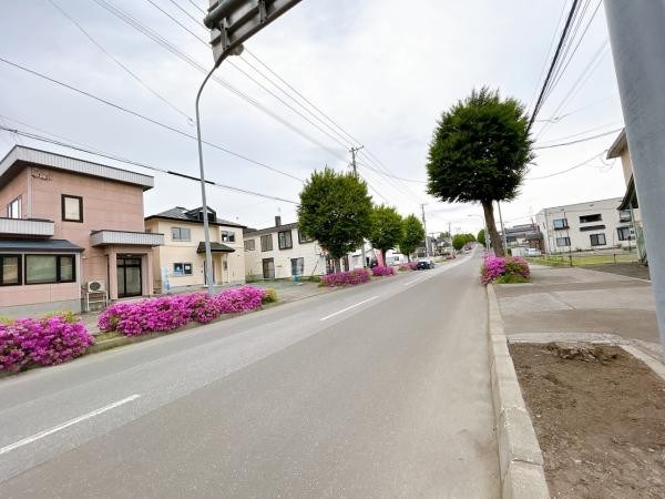 美芳町６丁目２番　戸建て 現地写真（前面道路含む現地写真）