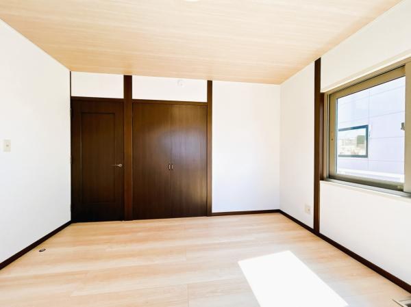美芳町６丁目２番　戸建て 内観写真（リビング以外の居室）