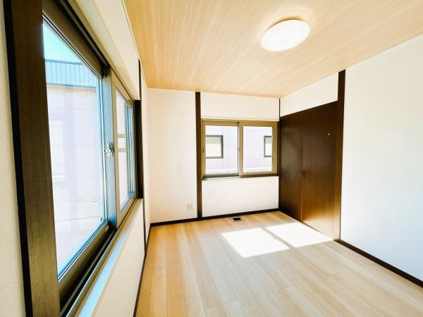 美芳町６丁目２番　戸建て 内観写真（リビング以外の居室）