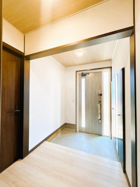 美芳町６丁目２番　戸建て 現地写真（玄関）