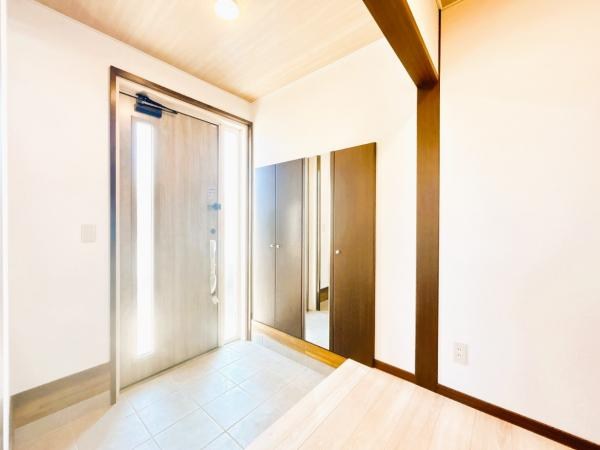 美芳町６丁目２番　戸建て 現地写真（玄関）