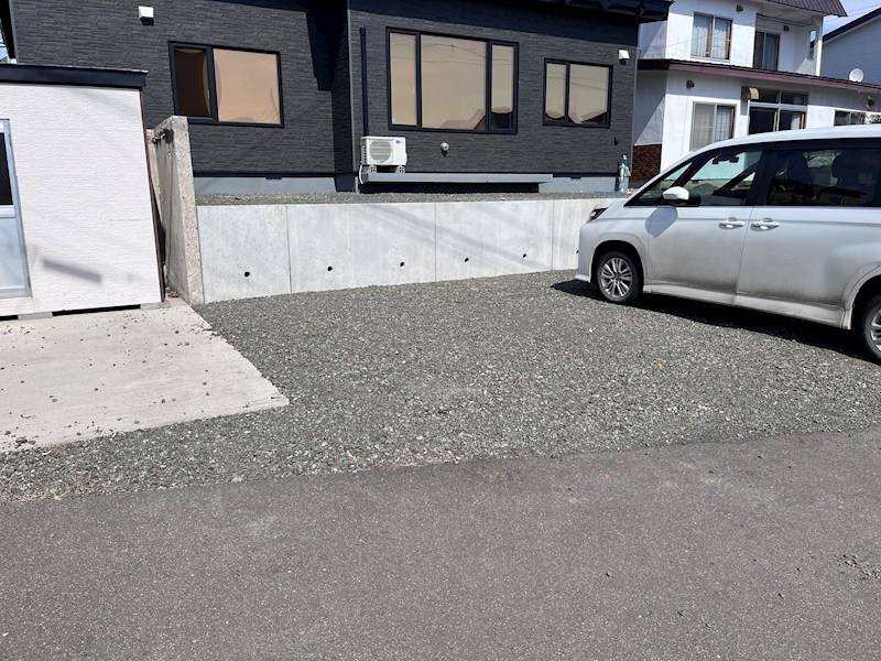 北進町５丁目８１番　戸建て 現地写真（駐車場）