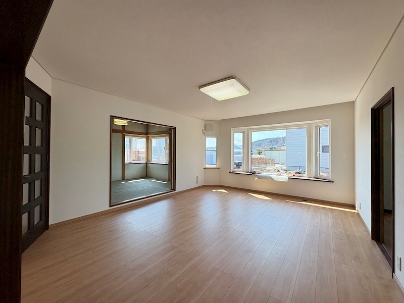 美山町西４丁目５０番　戸建て 内観写真（リビング）