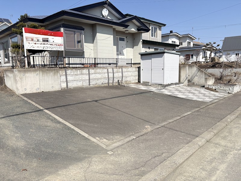 美山町西４丁目５０番　戸建て 現地写真（駐車場）