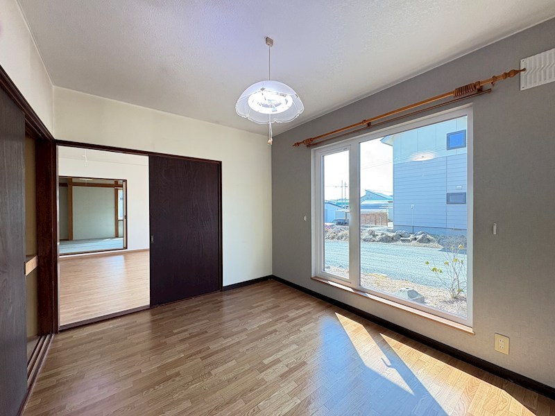 美山町西４丁目５０番　戸建て 内観写真（リビング以外の居室）