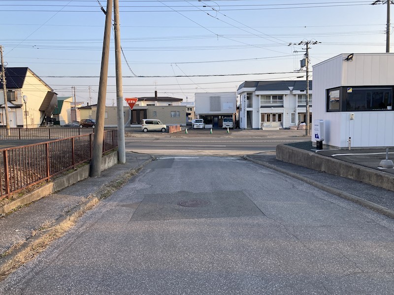 高栄西町１丁目１３１番　土地 現地写真（前面道路含む現地写真）
