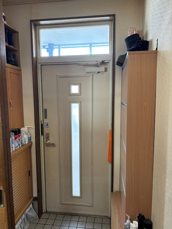 美山町東３丁目７０番　戸建て 現地写真（玄関）