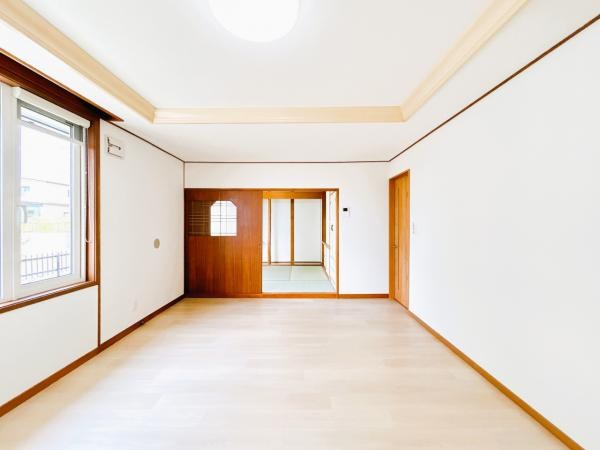 柏陽町５５７番　戸建て 内観写真（リビング）