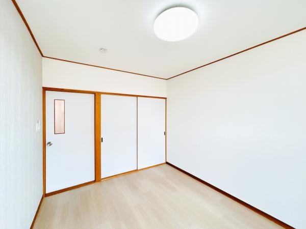 柏陽町５５７番　戸建て 内観写真（リビング以外の居室）