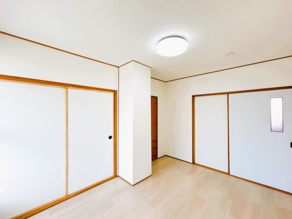 柏陽町５５７番　戸建て 内観写真（リビング以外の居室）