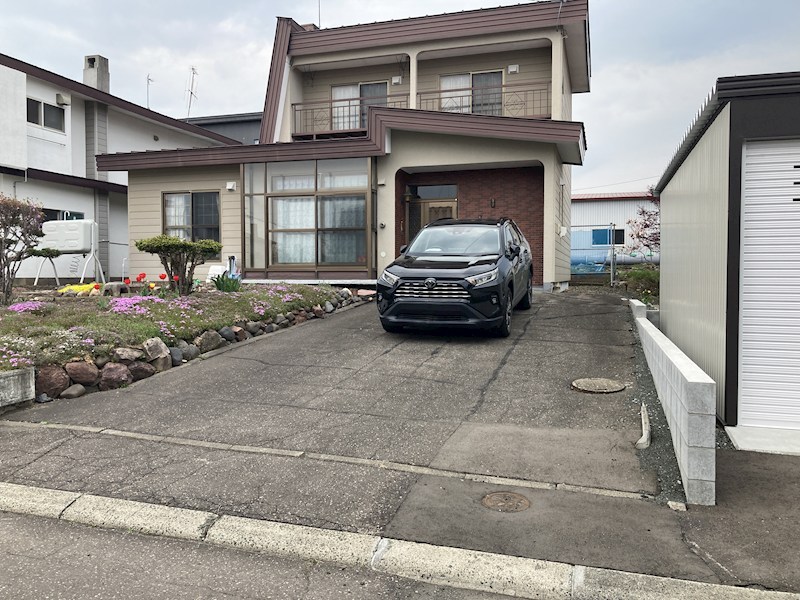 東陵町１７７番　戸建て 現地写真（駐車場）