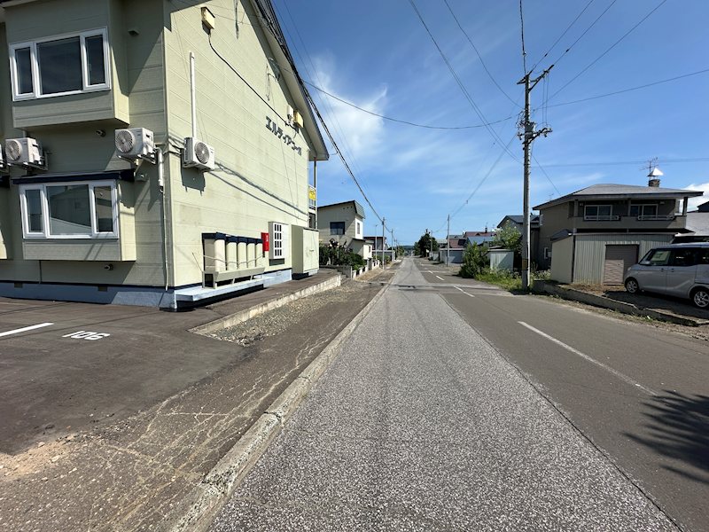 青葉１丁目８番　共同住宅 現地写真（前面道路含む現地写真）