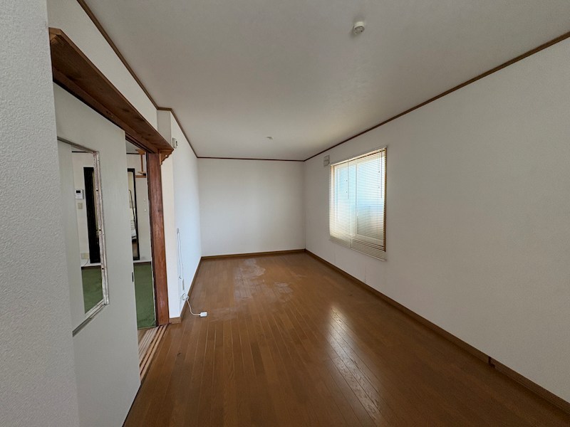 中央三輪２丁目３９９番　戸建て 内観写真（リビング以外の居室）