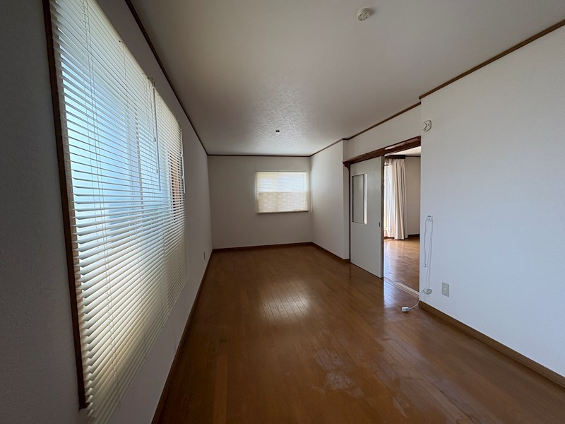 中央三輪２丁目３９９番　戸建て 内観写真（リビング以外の居室）