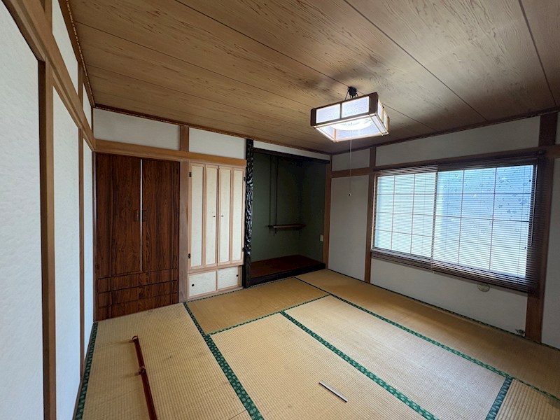 中央三輪２丁目３９９番　戸建て 内観写真（リビング以外の居室）
