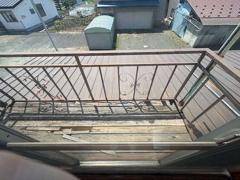 中央三輪２丁目３９９番　戸建て 現地写真（バルコニー）
