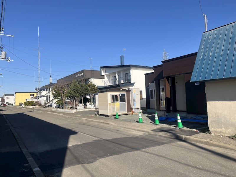 とん田西町２３３番　戸建て 現地写真（前面道路含む現地写真）