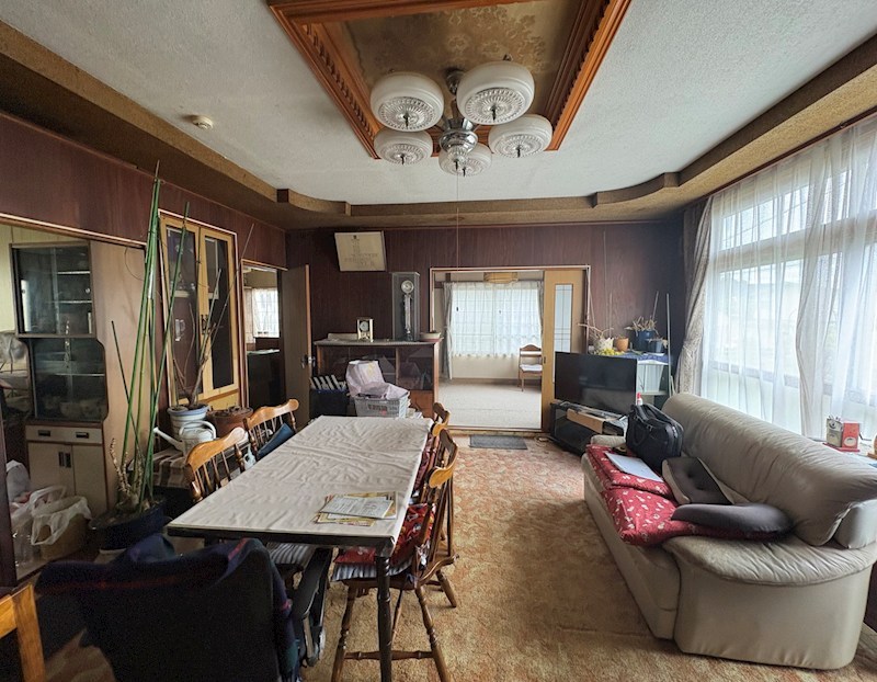 美山町南2丁目9番　戸建て 内観写真（リビング）