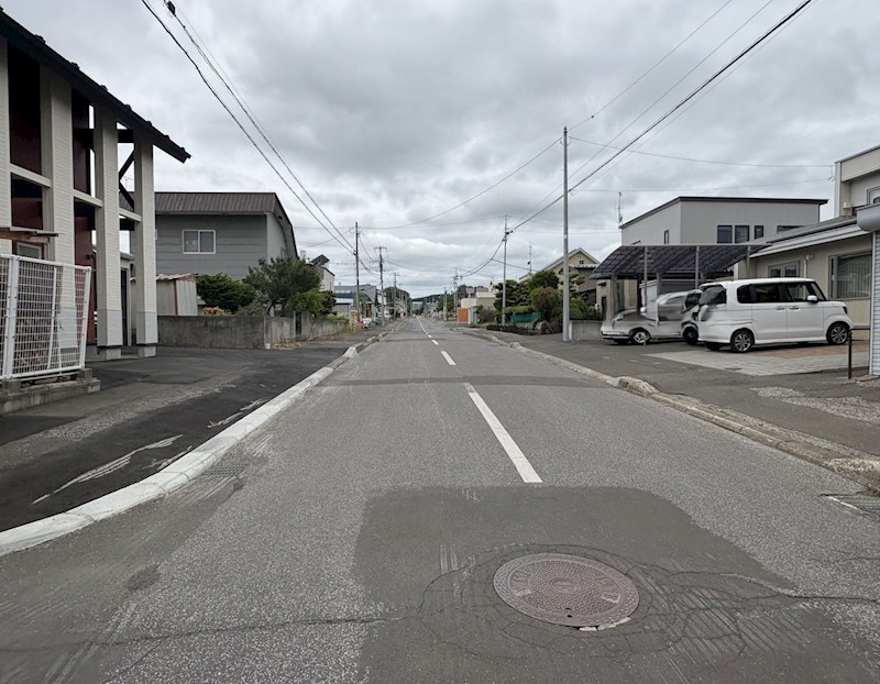 美山町南2丁目9番　戸建て 現地写真（前面道路含む現地写真）