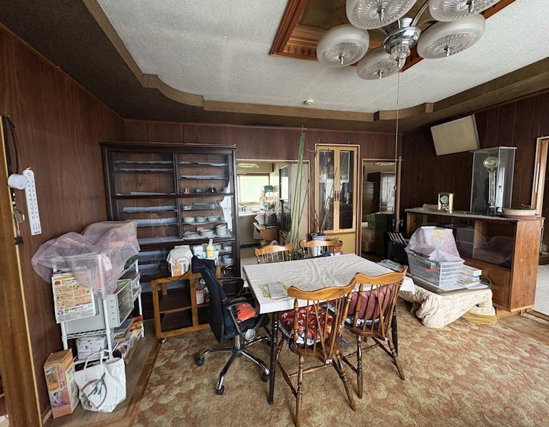 美山町南2丁目9番　戸建て 内観写真（リビング）