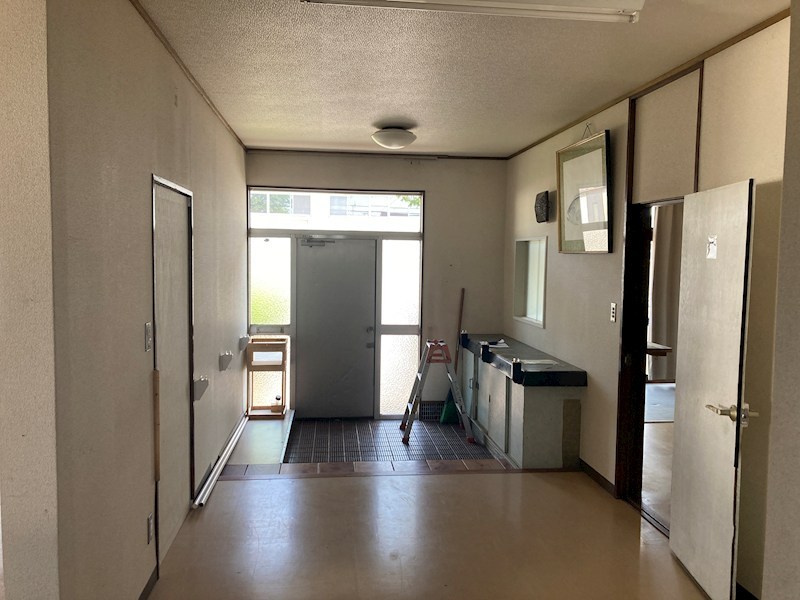 卸町２丁目１番　戸建て 現地写真（玄関）