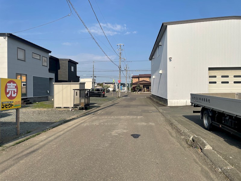 とん田東町６８１番　土地  現地写真（前面道路含む現地写真）