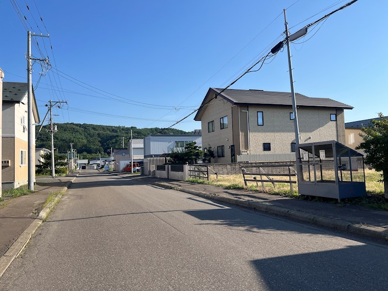 北央町１１５番　土地 現地写真（前面道路含む現地写真）